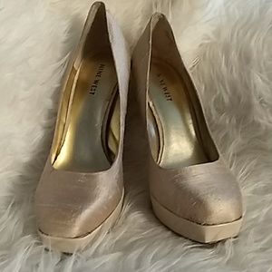 Nine West, 3.5 inch heels. Beige color. Sz 8.5